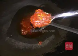 Illustration of how to make spicy chicken wings in dry pot 4