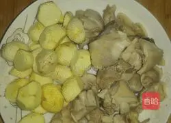 Illustration of how to make chestnut braised chicken legs 1