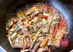 Illustration of how to cook hairtail with black bean sauce 8