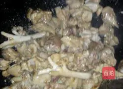 Recipe for braised radish chicken Illustration 2