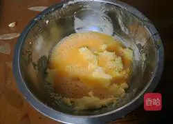 Illustration of how to make shredded coconut bread 6