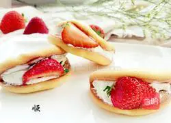 Strawberry Cream Illustration of Xiaobei's practice 21