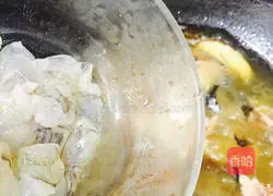 Shrimp, ham, shiitake mushrooms and braised noodles Practice illustration 9