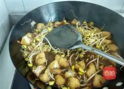 Illustration of how to make braised noodles 6