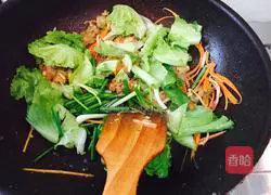 Illustration of how to make chicken fried rice noodles 10