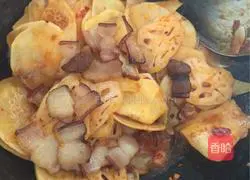 Illustration of how to make dry pot potatoes 9