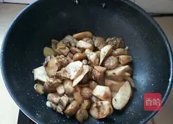 Illustration of Chestnut Braised Chicken 6