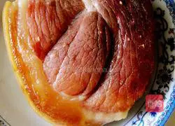 Illustration of how to stir-fry Xuanwei ham with green pepper and fungus 2