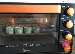 Illustration of how to make old-fashioned waterless cupcakes 11