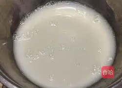 Illustration of how to make meat floss bread 1