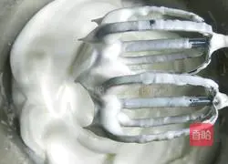 Illustration of how to make Matcha flavored cake roll 6