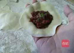 Illustration of how to make donkey meat and celery steamed dumplings 19