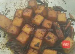 Illustration of how to make spicy fish tofu 4