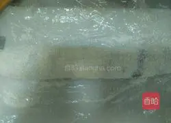 Illustration of how to make a donkey roll with coconut paste 9