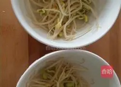 Illustration of how to make authentic Shaanxi fried noodles (for three people) 5
