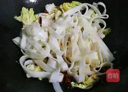 Illustration of how to make fried rice noodles with chopped pepper 5