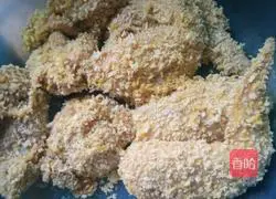 Illustration of how to make breaded fried chicken wings 5