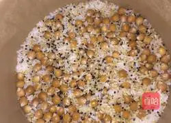 Illustration of how to make beef kimchi fried rice 8