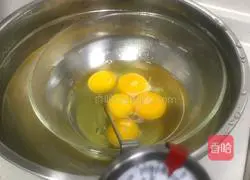 Illustration of how to make cocoa sponge cake 3