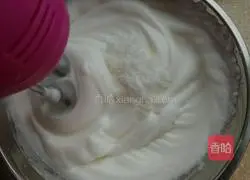 Illustration of how to make strawberry jam cake roll 7