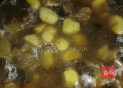 Illustration of how to cook chestnut braised chicken legs 6