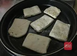 Scallion oil layer cake Practice illustration 9