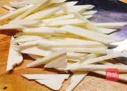 Illustration of how to make fried eel with wild rice noodles 2