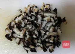 Illustration of how to make shrimp and vegetable porridge 3