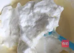 Illustration of how to make raisin cream cake roll 9