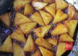 Illustration of how to make caramel pineapple flip cake 3