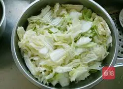 Illustration of how to make homemade kimchi 1