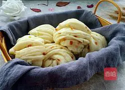 Illustration of how to make bacon rolls 19