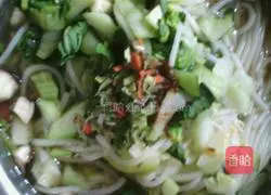 Illustration of how to make instant noodles seasoned double packet flour pizza 2