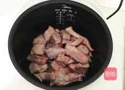 Illustration of how to make braised chicken with butter 8