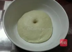 Illustration of how to make shrimp and ham pizza 2