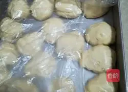 Illustration of making sausage and meat floss bread 4