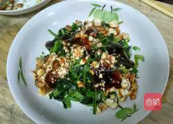 Illustration of how to make spinach with nuts 10