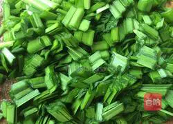 Illustration of how to make chive pancakes 2