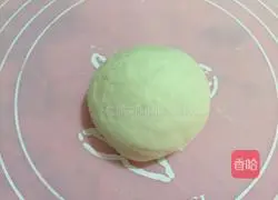 Illustration of how to make simple pizza with electric baking pan 1