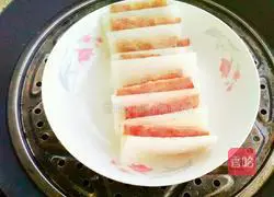 Illustration of how to make bacon and winter melon clips 13