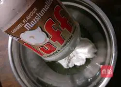 Fluff Caramel Cream Naked Cake Recipe Illustration 3