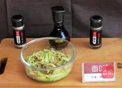 Illustration of how to make cucumber mixed with jellyfish skin 5