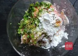 Illustration of how to make crystal shrimp steamed dumplings 2