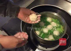 Illustration of how to make cabbage, tofu and ball soup 4