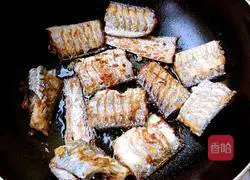 Illustration of how to cook hairtail fish with black bean sauce 5