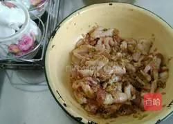 Illustration of how to make steamed pork with sweet potato flour 2