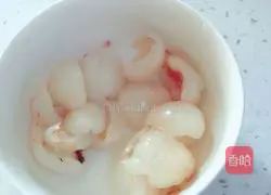 Illustration of how to make lychee meat slices 3