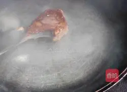 French frying Illustration of how to make lamb chops with brandy braised pepper and porcini sauce 16