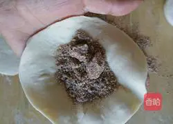 Illustration of how to make brown sugar small pot helmet 6