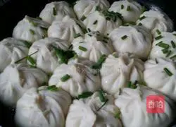 Illustration of how to make fried pork buns 6